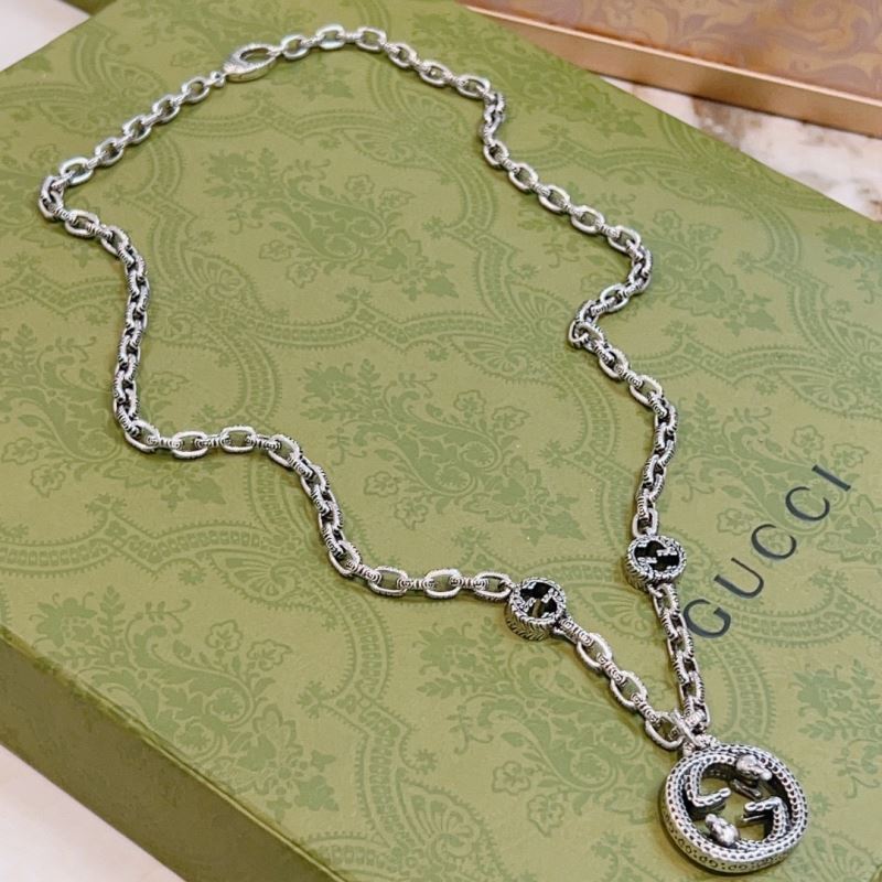 G*u*i necklaces